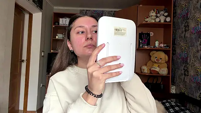 Snapshot of poly_princess chatting on 03.31.26 poly princess online show from 03.31.26