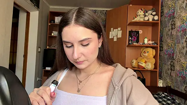 Snapshot of poly_princess chatting on 04.14.26 poly princess online show from 04.14.26