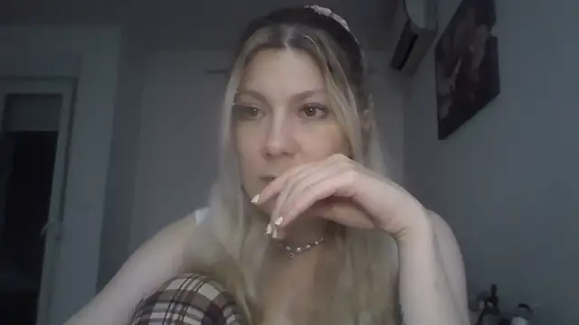 Foxy Bright online show from 03.23.26