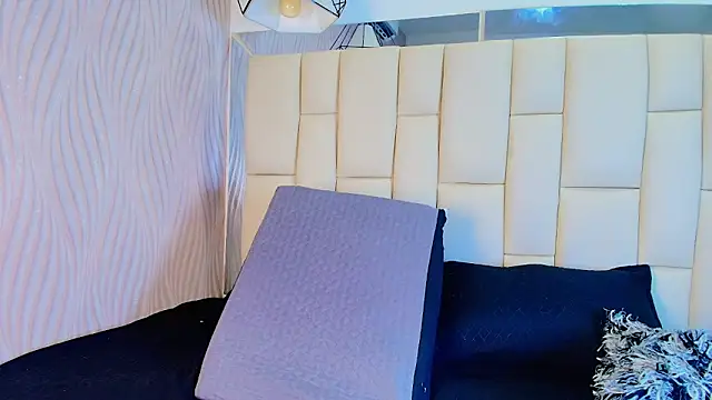 Snapshot of Lana_Sliim chatting on 04.01.26 Lana Sliim online show from 04.01.26