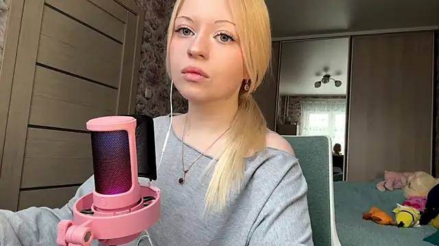 Snapshot of JeneeBIanks chatting on 02.28.26 JeneeBIanks online show from 02.28.26