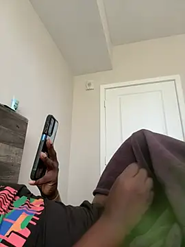 Snapshot of makeherfeelg chatting on 03.25.26 makeherfeelg online show from 03.25.26