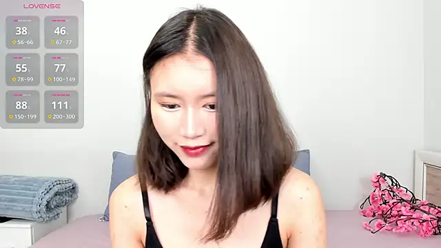 Snapshot of Kiraeko chatting on 06.26.26 Kiraeko online show from 06.26.26