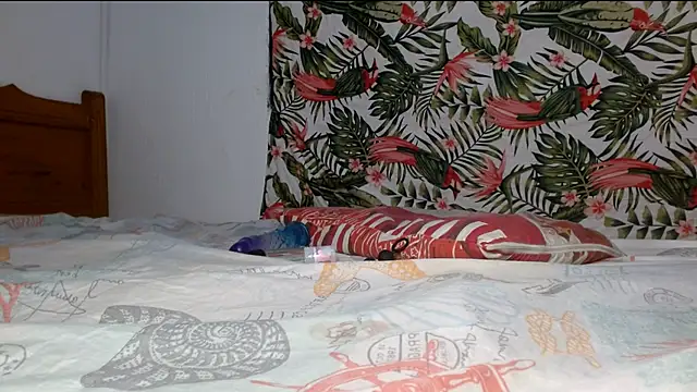 Snapshot of smallvioleta69 chatting on 04.05.26 smallvioleta69 online show from 04.05.26