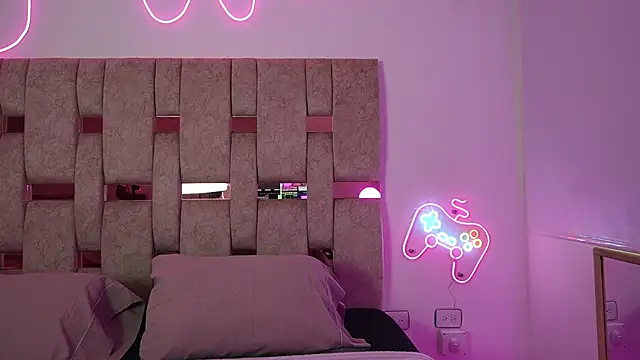 Fernanda thail  online show from 04.14.26