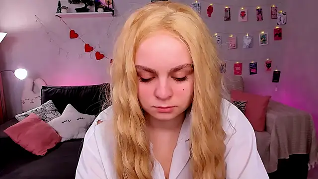 Snapshot of VivienAllen chatting on 03.01.26 VivienAllen online show from 03.01.26