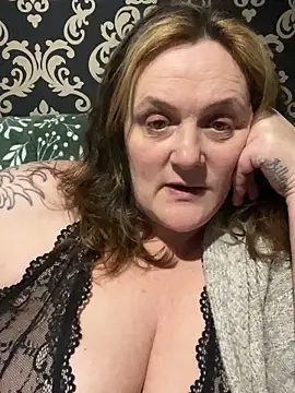 Busty-GilfQuinn online show from 02.22.26