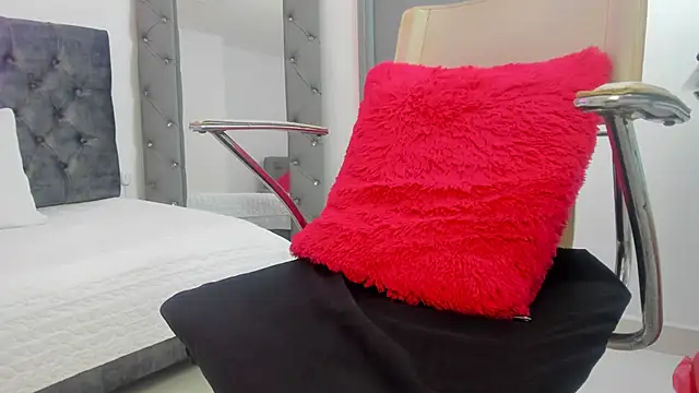 Evelyn  Cortes online show from 02.27.26