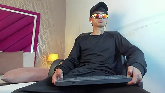 Snapshot of Dominic_Foxx chatting on 02.27.26 Dominic Foxx online show from 02.27.26