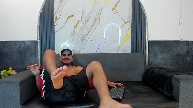 Snapshot of Latins_on_fire chatting on 03.22.26 Latins on fire online show from 03.22.26