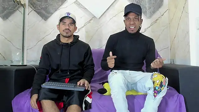 Snapshot of Latins_on_fire chatting on 03.22.26 Latins on fire online show from 03.22.26