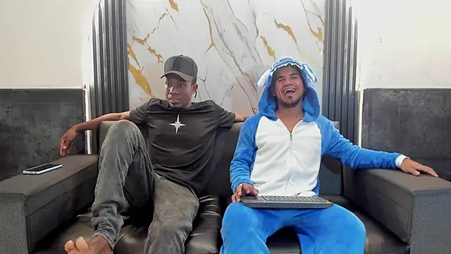 Snapshot of Latins_on_fire chatting on 03.27.26 Latins on fire online show from 03.27.26