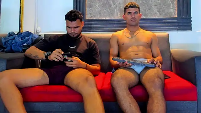 Snapshot of Latins_on_fire chatting on 03.31.26 Latins on fire online show from 03.31.26