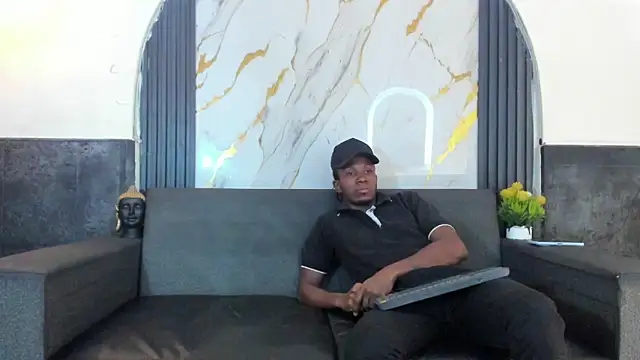 Snapshot of Latins_on_fire chatting on 04.03.26 Latins on fire online show from 04.03.26