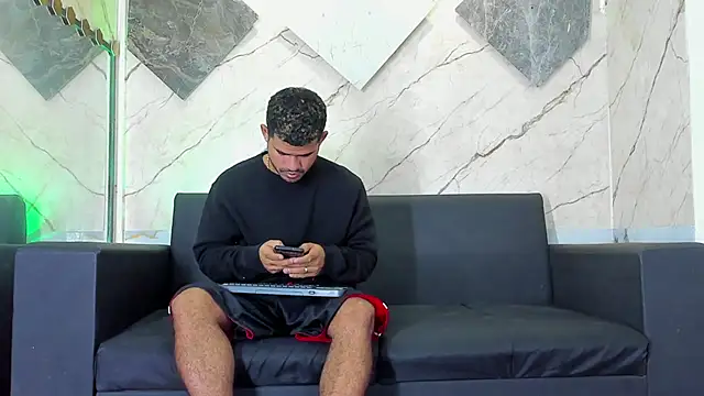 Snapshot of Latins_on_fire chatting on 04.09.26 Latins on fire online show from 04.09.26