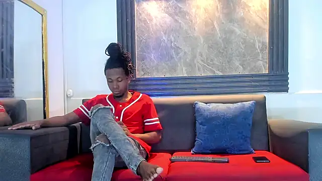 Snapshot of Latins_on_fire chatting on 04.13.26 Latins on fire online show from 04.13.26