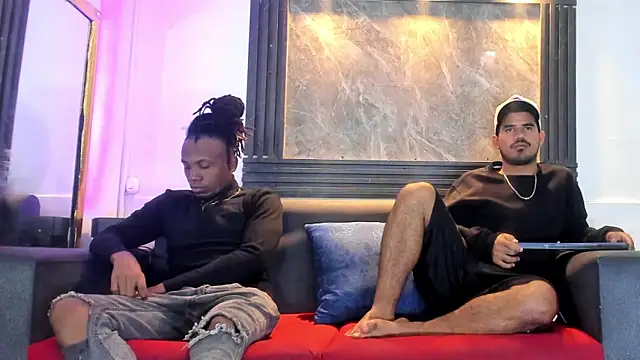 Snapshot of Latins_on_fire chatting on 04.14.26 Latins on fire online show from 04.14.26