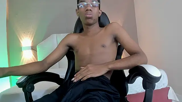 Snapshot of KaisonRouse chatting on 03.04.26 KaisonRouse online show from 03.04.26