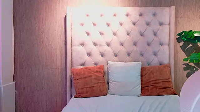 Snapshot of Sophie_Rousses chatting on 02.24.26 Sophie Rousses online show from 02.24.26