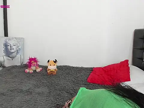 LatinaQueen23 online show from 03.14.26