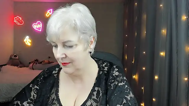 Mary-Leee online show from 04.15.26