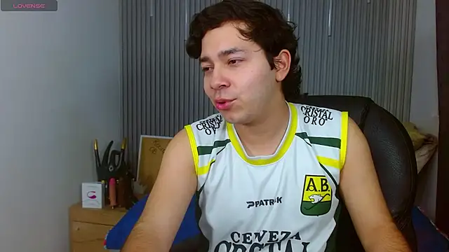Snapshot of Julian_Smith21 chatting on 06.10.26 Julian Smith21 online show from 06.10.26