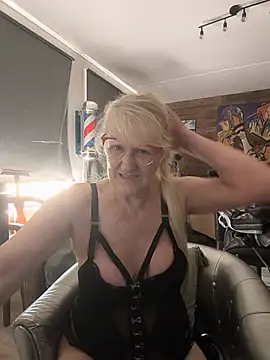 Heidiblueeyes online show from 06.25.26