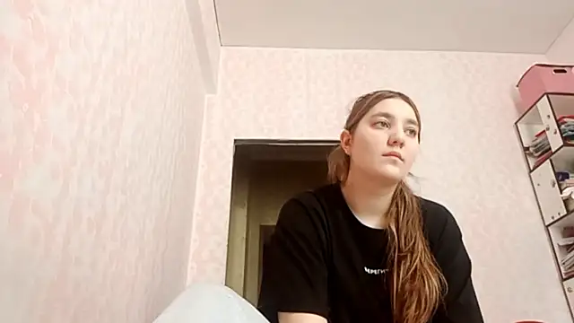 Snapshot of JanineThielman chatting on 04.01.26 JanineThielman online show from 04.01.26