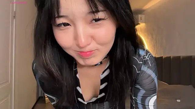 Snapshot of minnie_joy chatting on 06.19.26 minnie joy online show from 06.19.26