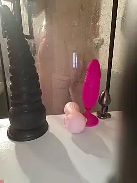 Snapshot of milffa chatting on 04.13.26 milffa online show from 04.13.26