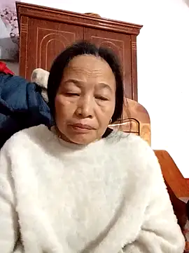 heesuu11 online show from 04.02.26