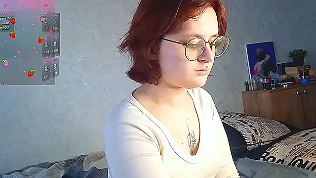 Snapshot of LouiseDew chatting on 03.03.26 LouiseDew online show from 03.03.26