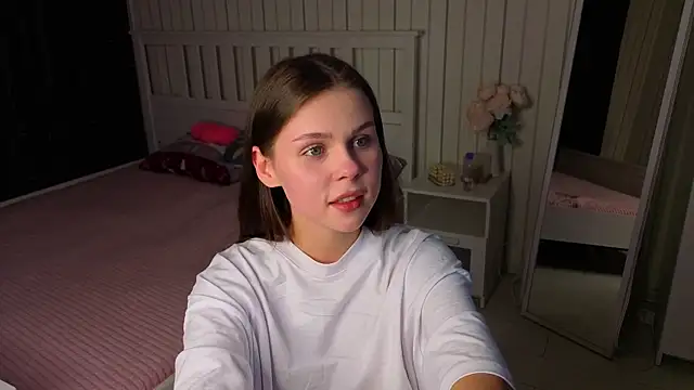 Snapshot of EarthaLevra chatting on 03.27.26 EarthaLevra online show from 03.27.26