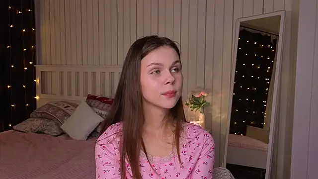 Snapshot of EarthaLevra chatting on 04.04.26 EarthaLevra online show from 04.04.26