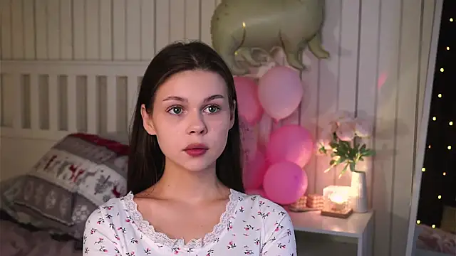 Snapshot of EarthaLevra chatting on 04.09.26 EarthaLevra online show from 04.09.26