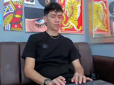 Snapshot of AronTawers chatting on 03.03.26 AronTawers online show from 03.03.26