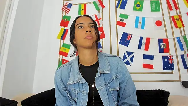 Snapshot of emily_gaviria1 chatting on 07.15.26 emily gaviria1 online show from 07.15.26