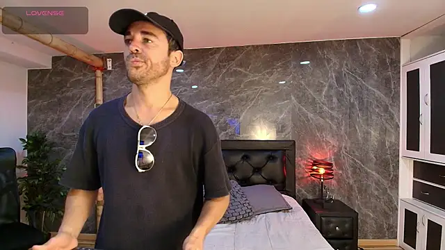 Adams Sanz online show from 04.25.26