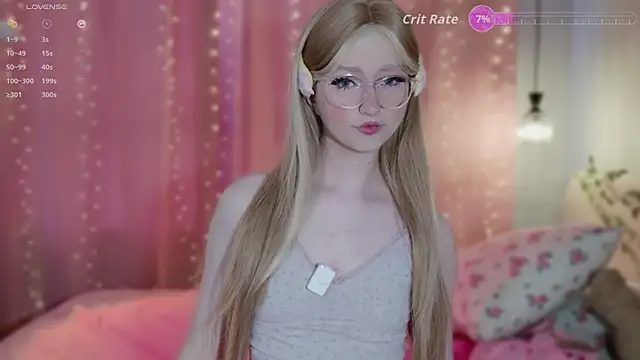 Snapshot of effy_dollie chatting on 04.14.26 effy dollie online show from 04.14.26