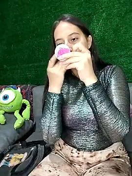 Snapshot of MaskedLatinaX chatting on 04.22.26 MaskedLatinaX online show from 04.22.26