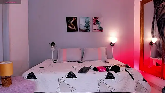 KimTaylorW online show from 04.17.26