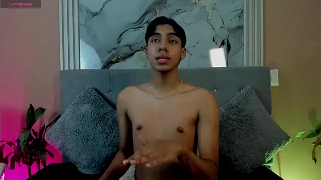 Snapshot of Eros_Lux chatting on 04.15.26 Eros Lux online show from 04.15.26