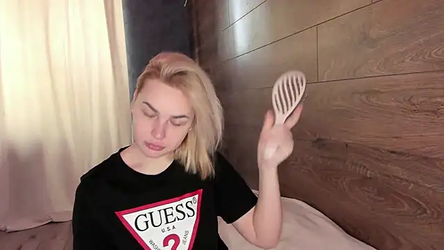 AmmyLuu online show from 04.19.26