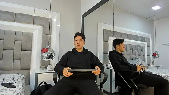 Snapshot of Austin_Reedss chatting on 02.25.26 Austin Reedss online show from 02.25.26