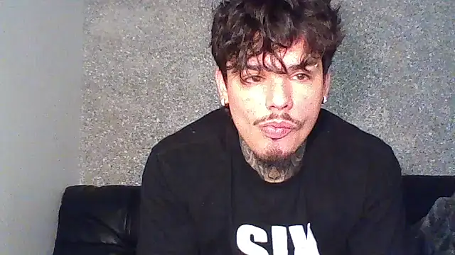 Snapshot of SNAKEARM chatting on 02.26.26 SNAKEARM online show from 02.26.26