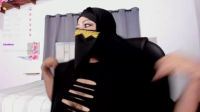 Snapshot of zafiro_ziz chatting on 03.21.26 zafiro ziz online show from 03.21.26