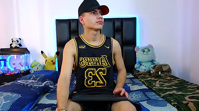 Snapshot of Dereek_Hot chatting on 02.26.26 Dereek Hot online show from 02.26.26