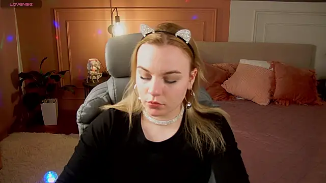 Glow Margo online show from 03.22.26