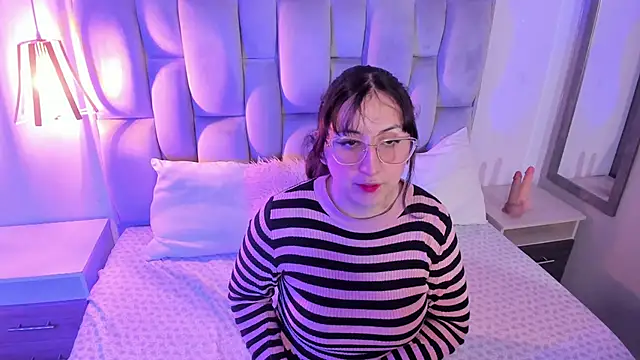 Snapshot of Maddie-LesYoux chatting on 03.31.26 Maddie-LesYoux online show from 03.31.26