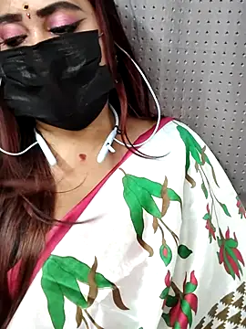 Snapshot of Cutie_Nila chatting on 06.18.26 Cutie Nila online show from 06.18.26